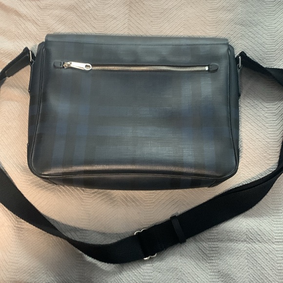 NWOT Burberry Navy/Black Plaid Bruno Messenger Bag - Picture 7 of 10